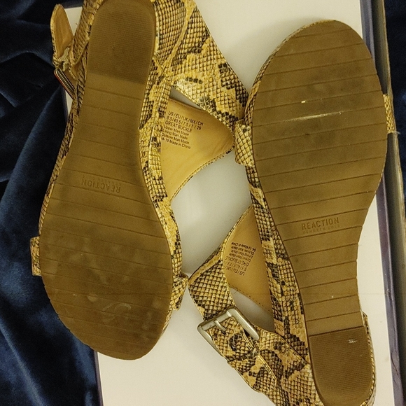 Reaction Kenneth Cole Croc Sandals - Picture 4 of 4